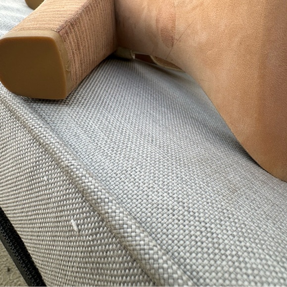 Stuart Weitzman heels size 9M - Picture 2 of 8